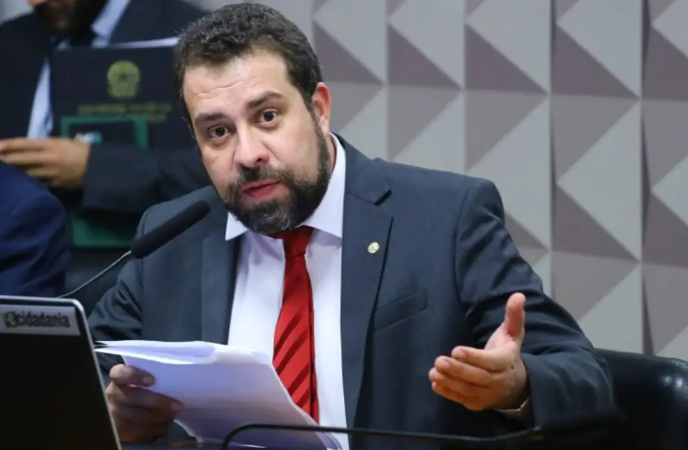 Após faltar debate da 'Veja', Boulos diz que pretende ir a outros, a depender das regras