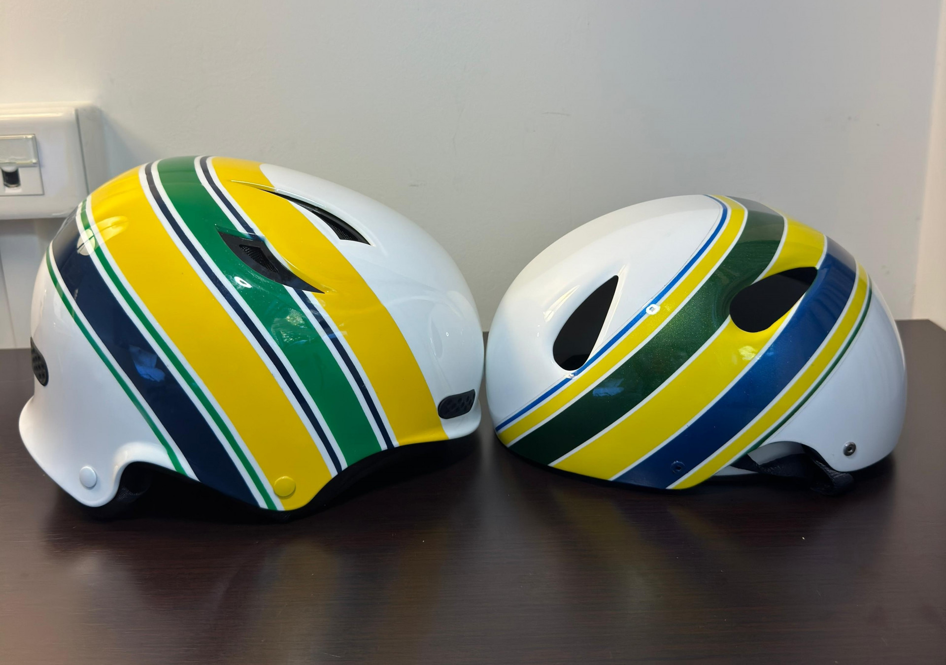 Capacete do canoísta Pepê Gonçalves tem pintura alusiva a Ayrton Senna - Divulgação