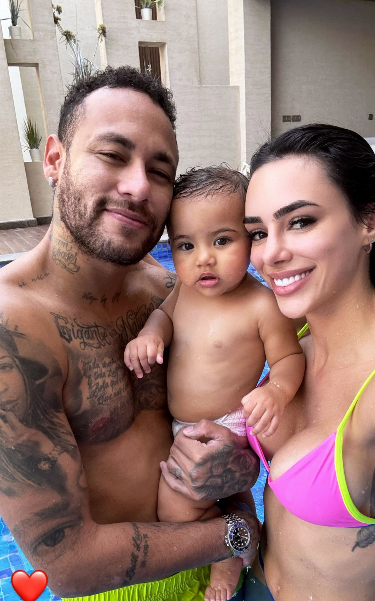 Neymar curte dia de piscina com Bruna Biancardi e Mavie
 - Reprodução / Instagram 