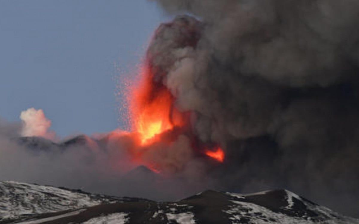 Vulcão Etna forçou aeroporto na Itália a suspender os voos - Reprodução
