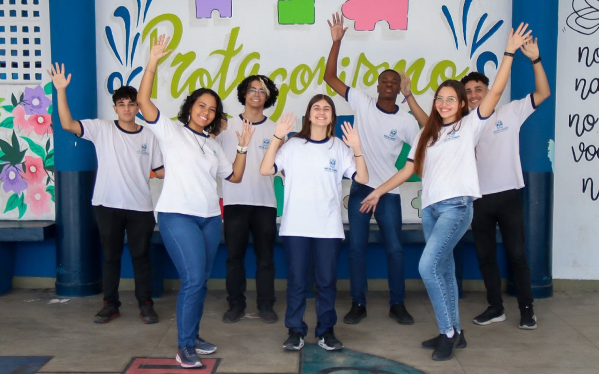 Estudantes do Colégio Estadual Zenóbio da Costa animados com a viagem para a Coreia do Sul, que é financiada pelo Governo do Estado do Rio de Janeiro, por meio da Secretaria de Estado de Educação