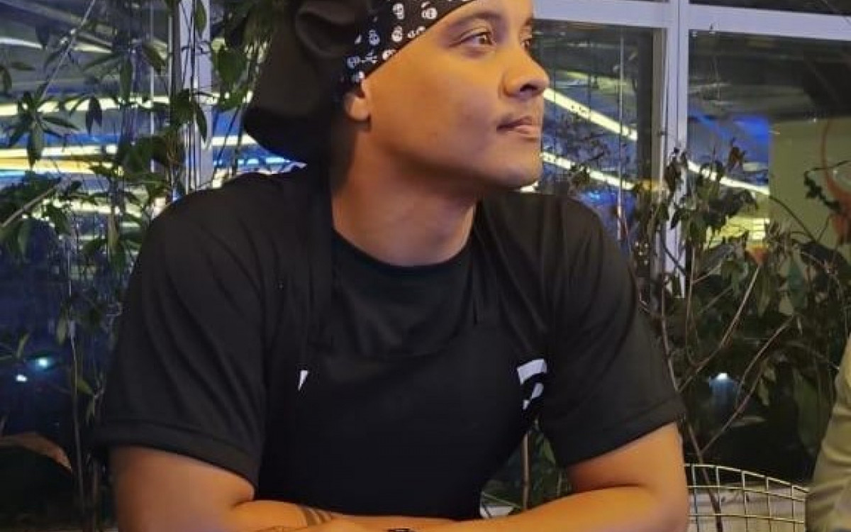 O aluno Marcos Vinicius, do curso Técnico de Gastronomia, participou do evento e compartilhou sua experiência prática