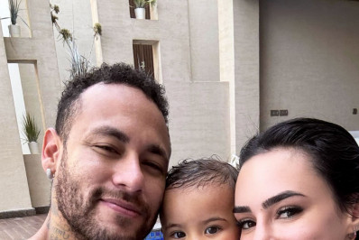 Neymar curte dia de piscina com Bruna Biancardi e Mavie