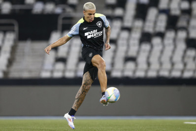 Carlos Alberto volta a ser relacionado no Botafogo em meio a desfalques 