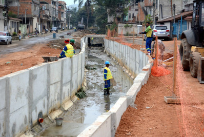 Barra Mansa: Obras do Córrego Laranjeiras avançam com instalação das galerias