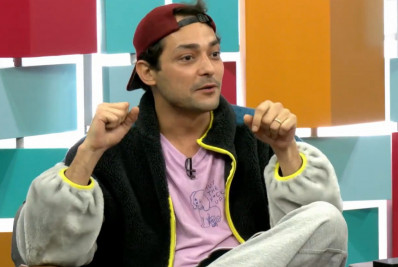 Eduardo Sterblitch relembra transa no banheiro de Luciano Huck: 'Foi esquisito'