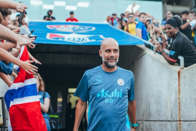 Guardiola rechaça saída de De Bruyne e vê elenco do City com poucas mudanças