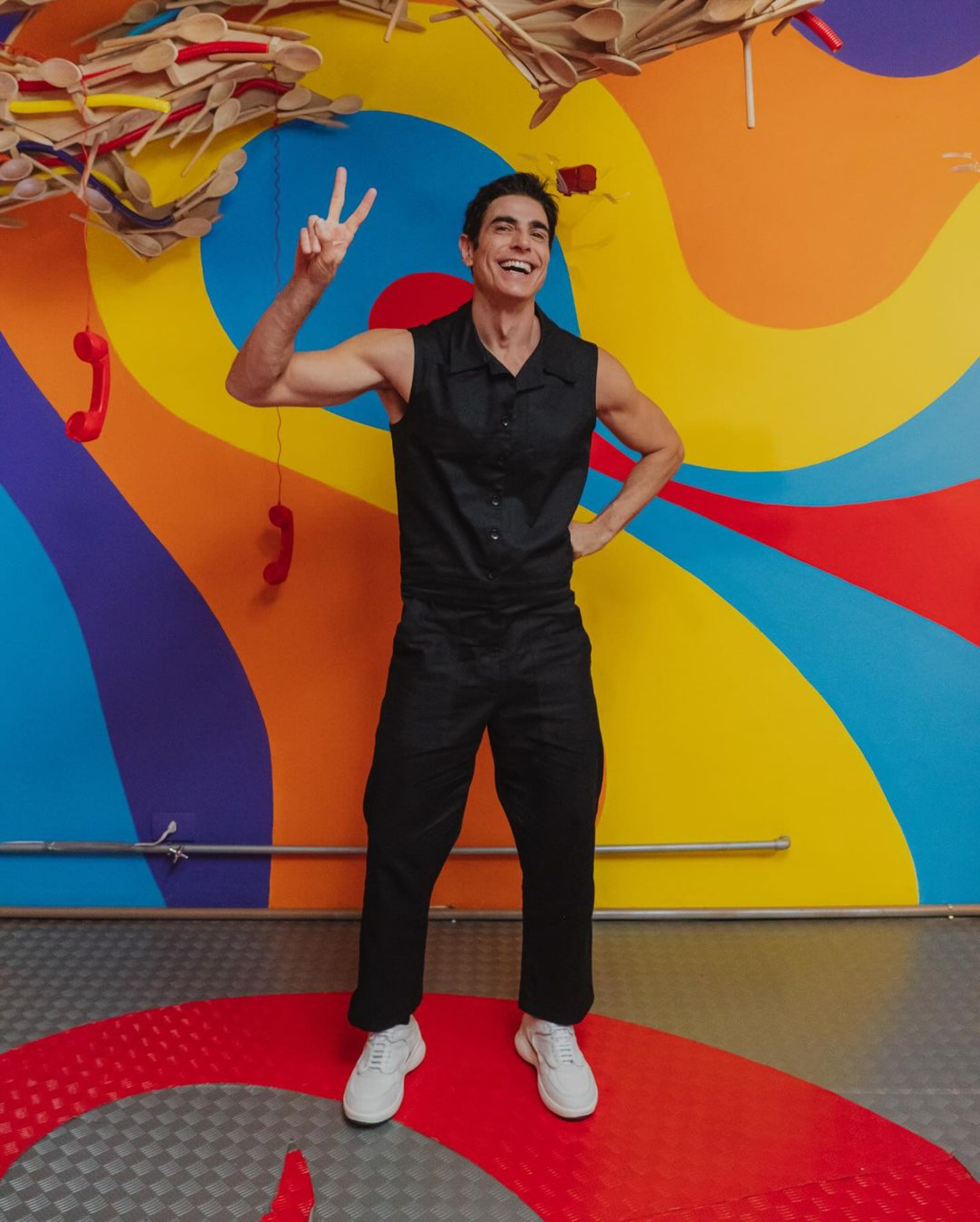 Reynaldo Gianecchini abre o jogo sobre sexualidade e casamento com Marília Gabriela no programa 'Selfie Service' - Reprodução / Instagram 