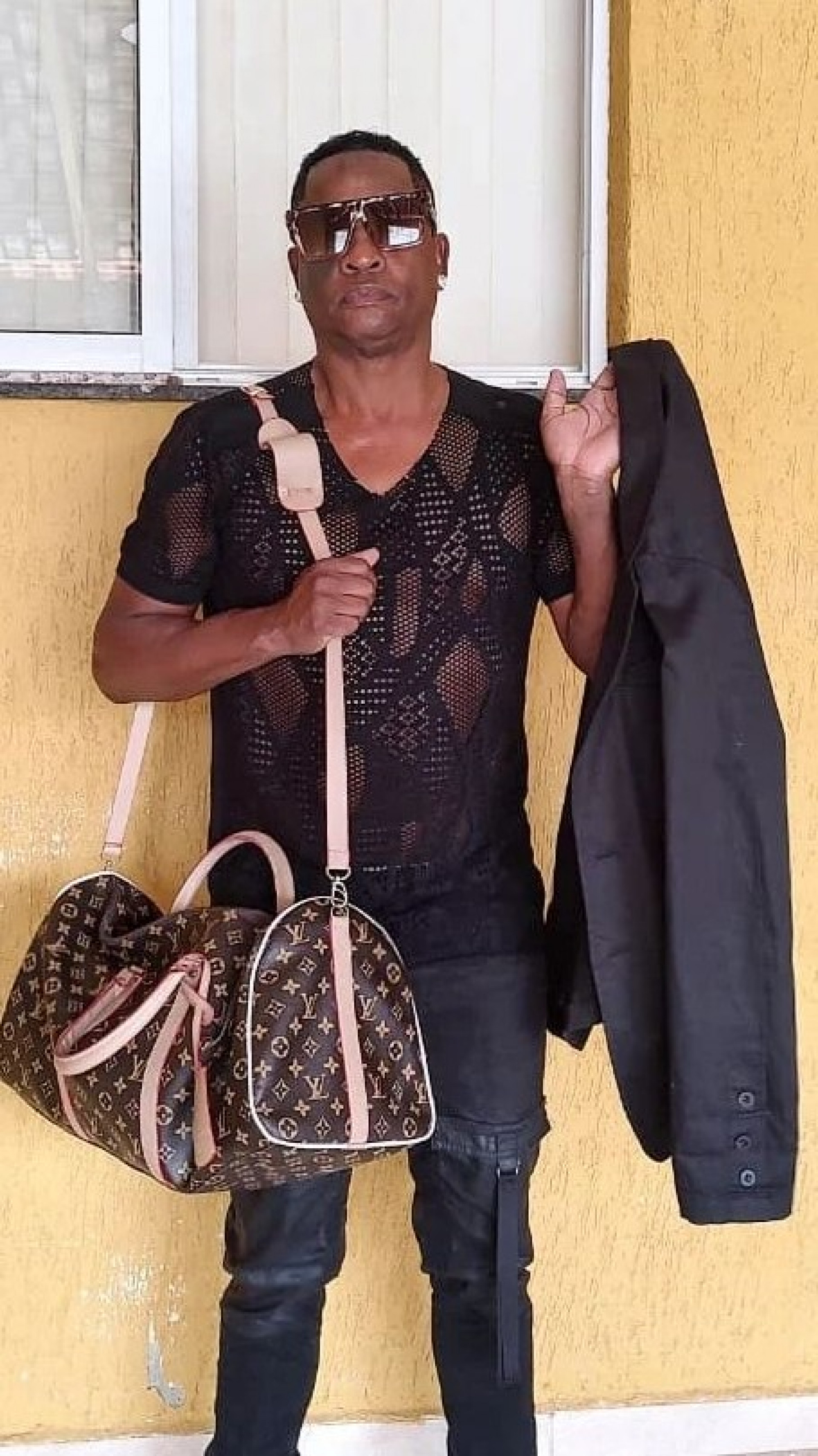 Vaidoso, M&aacute;rio sempre compartilha seus looks nas redes sociais
 - Reprodu&ccedil;&atilde;o / Instagram