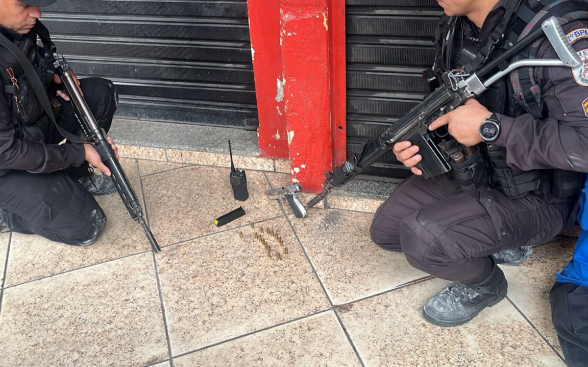 PM apreende armas, drogas e maquinário usado na produção do entorpecente