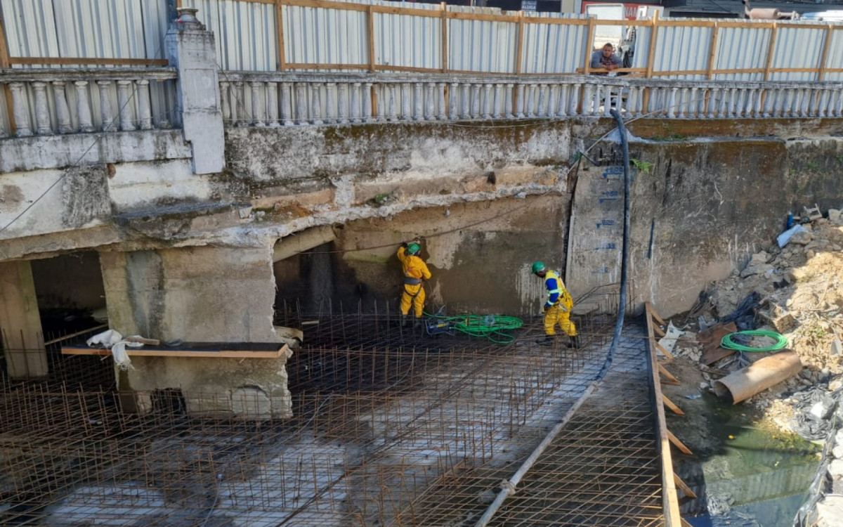Obras no Túnel Extravasor