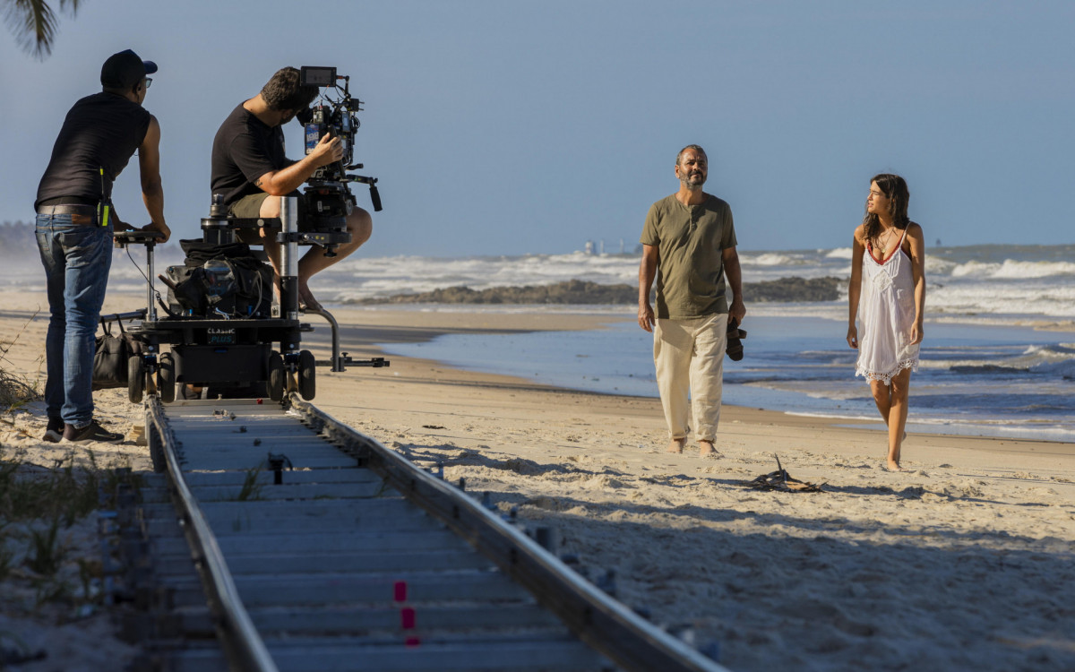 Cena da novela Renascer na orla em Ilhéus