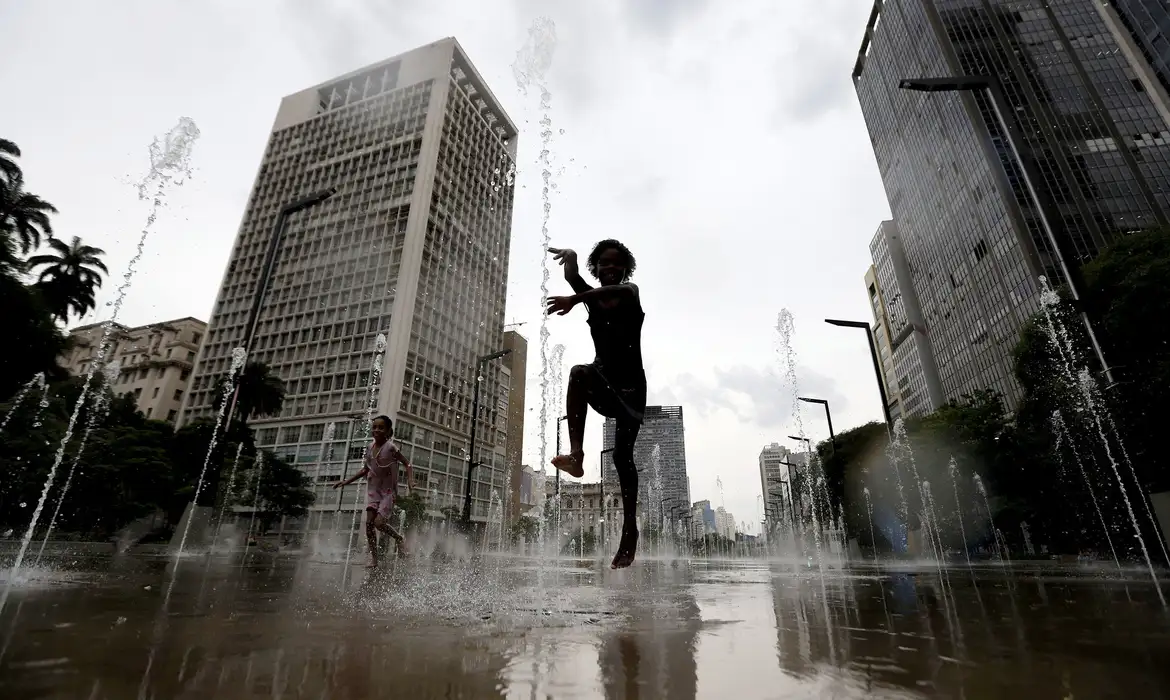 Entenda estudo da Nasa sobre &#039;Brasil inabitável&#039; em 50 anos