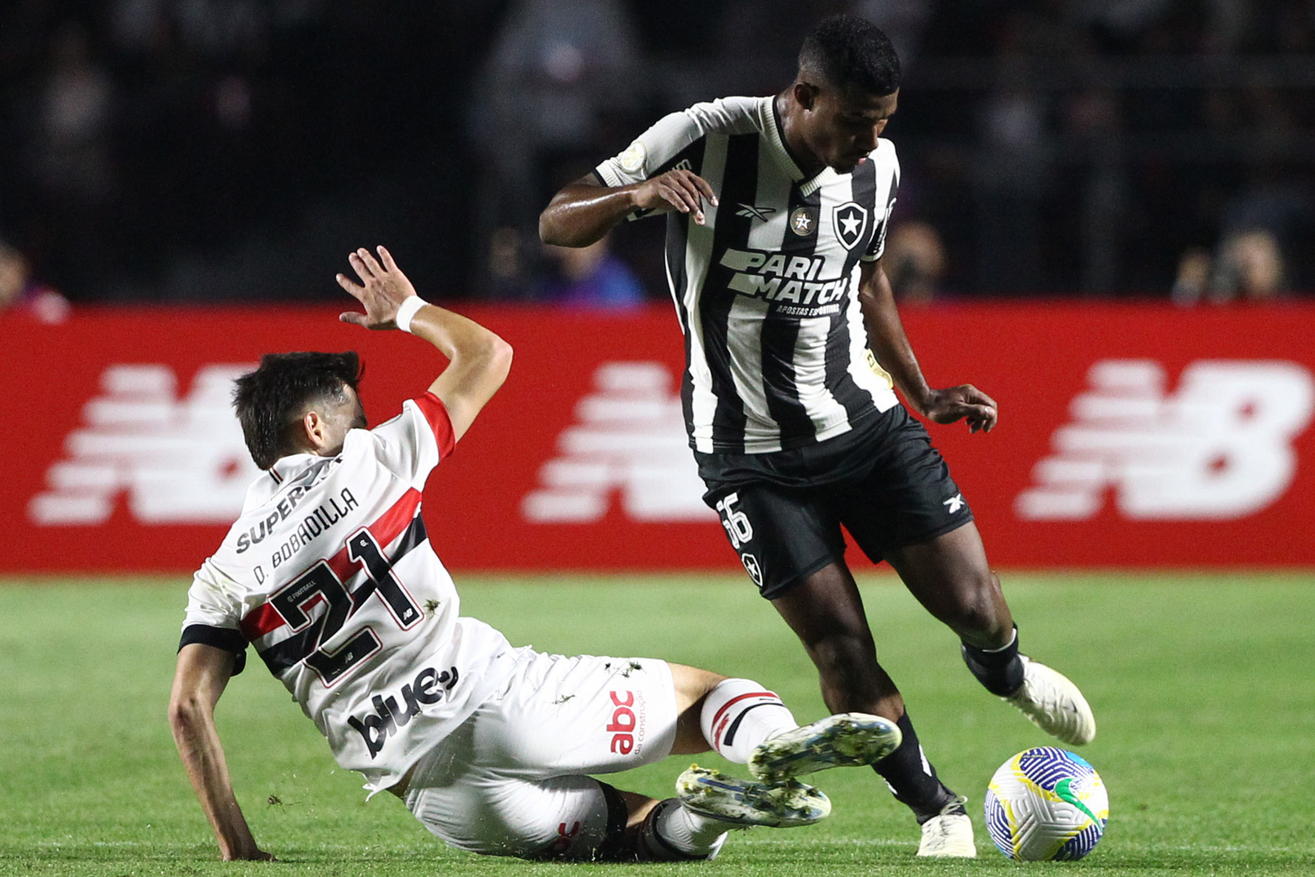 Cuiabano foi titular do Botafogo contra o S&atilde;o Paulo - V&iacute;tor Silva/Botafogo