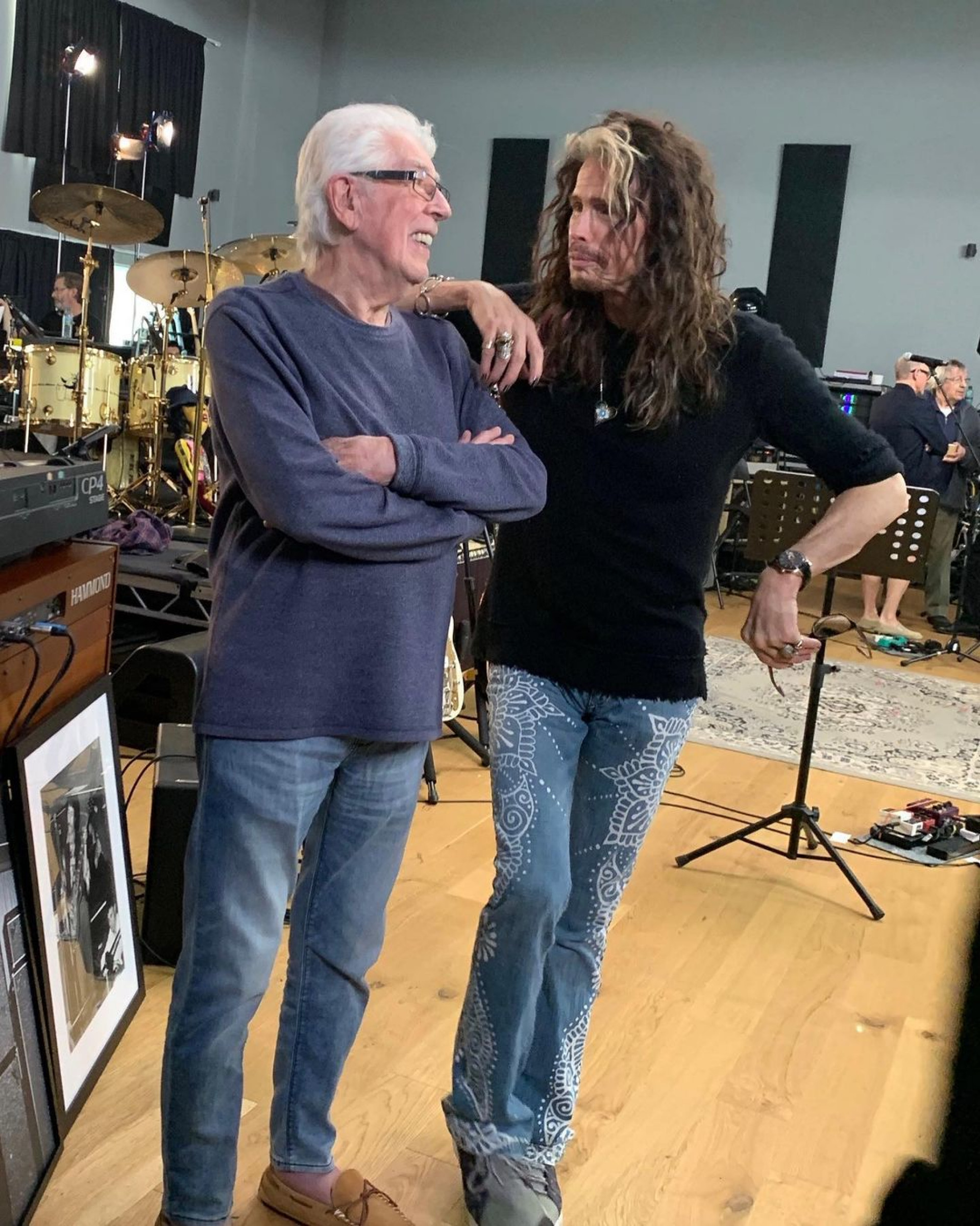 Mayall ao lado de Steven Tyler, do Aerosmith  -  Reprodução / Instagram 
