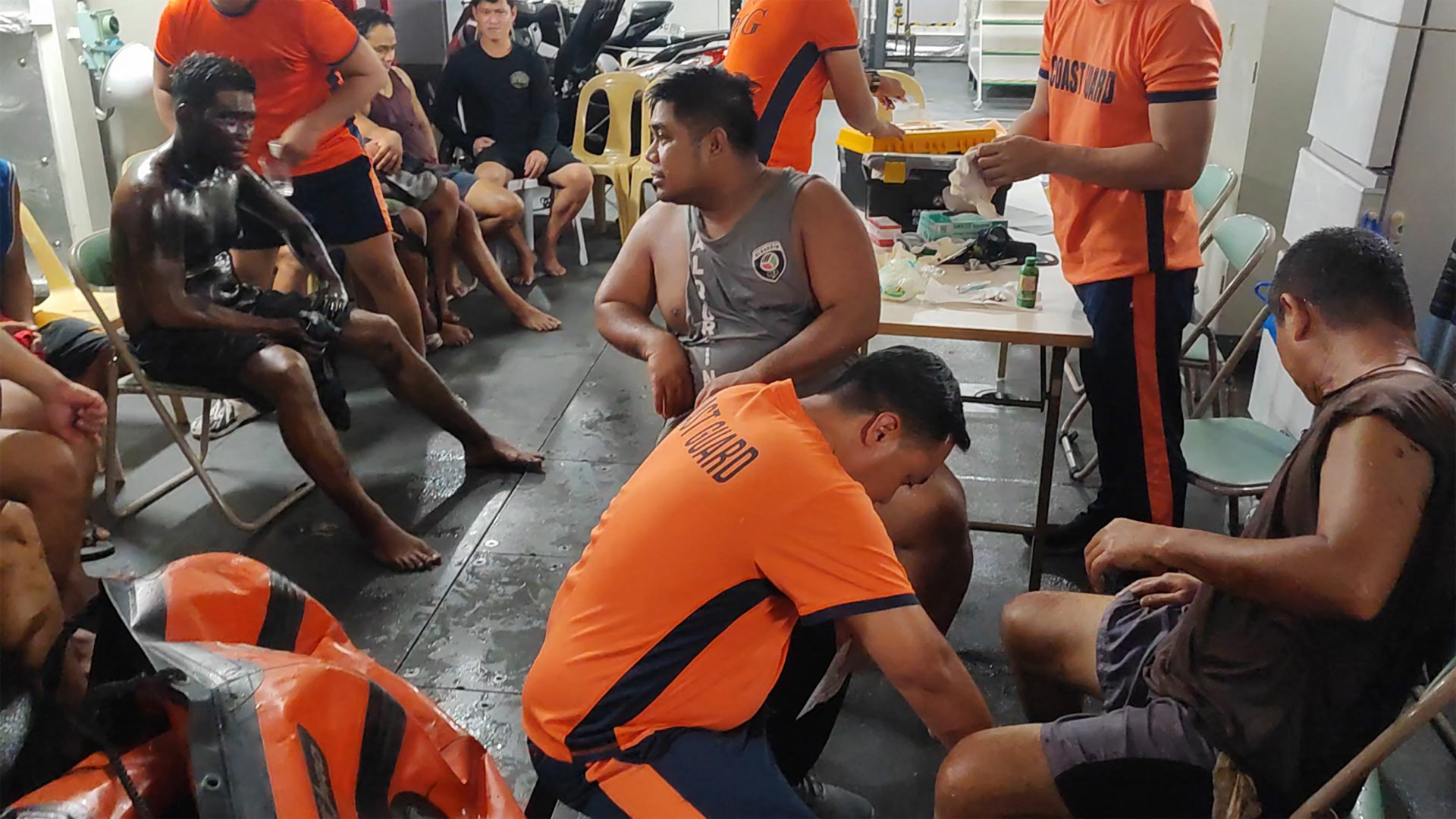 16 dos 17 tripulantes do MT Terra Nova foram resgatdos - Divulgação / AFP