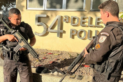 PM recupera carro roubado e prende suspeito ferido após troca de tiros em Belford Roxo