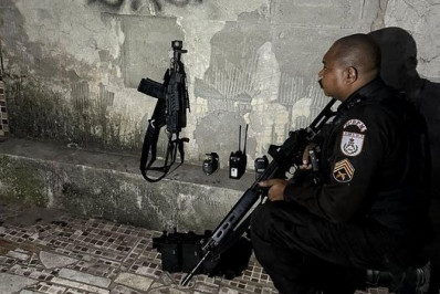 Ação conjunta da PM e Polícia Civil apreende fuzil, munições e granada em Belford Roxo