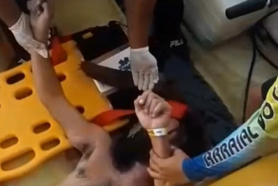 Turista sofre acidente grave durante passeio de barco em praia de Arraial do Cabo