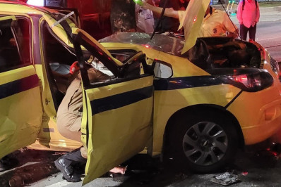 Ônibus perde a direção e arrasta nove carros: 10 pessoas ficam feridas