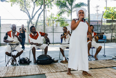 Grupo musical faz contação de histórias sobre cantos dos escravizados