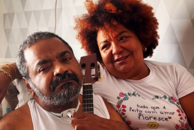 Mulher de Arlindo Cruz atualiza estado de saúde do cantor, internado com pneumonia 