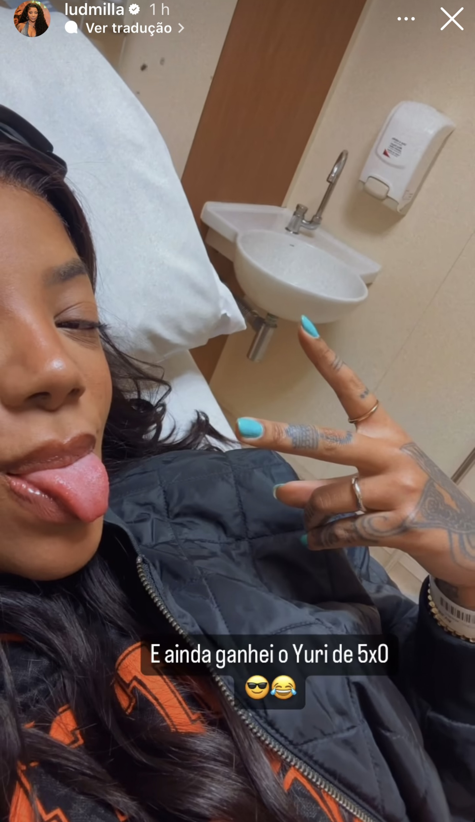 Ludmilla machuca dedo do pé em brincadeira com irmão - Reprodução