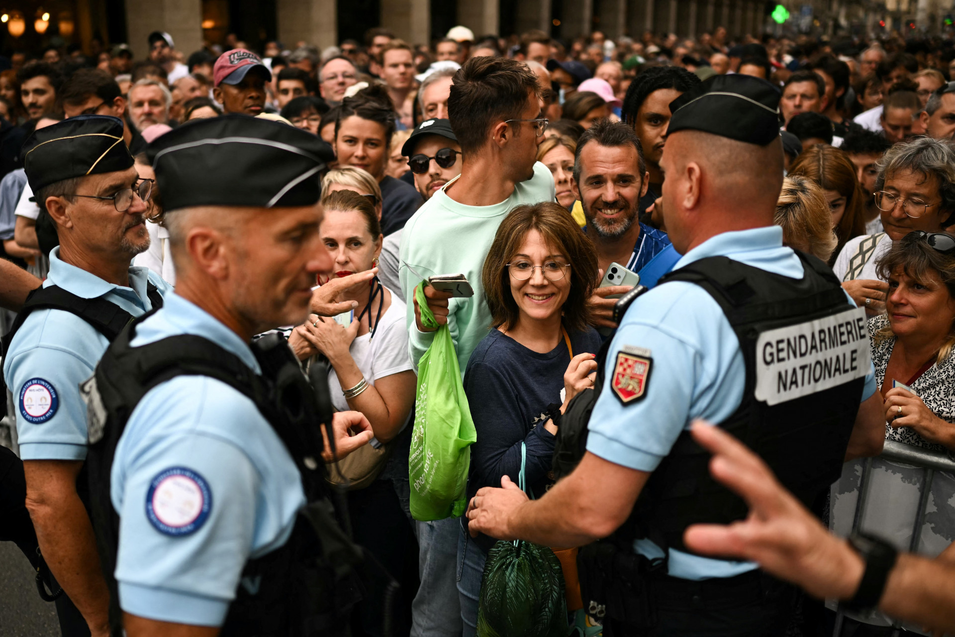 Autoridades controlam acessos ao Rio Sena - AFP