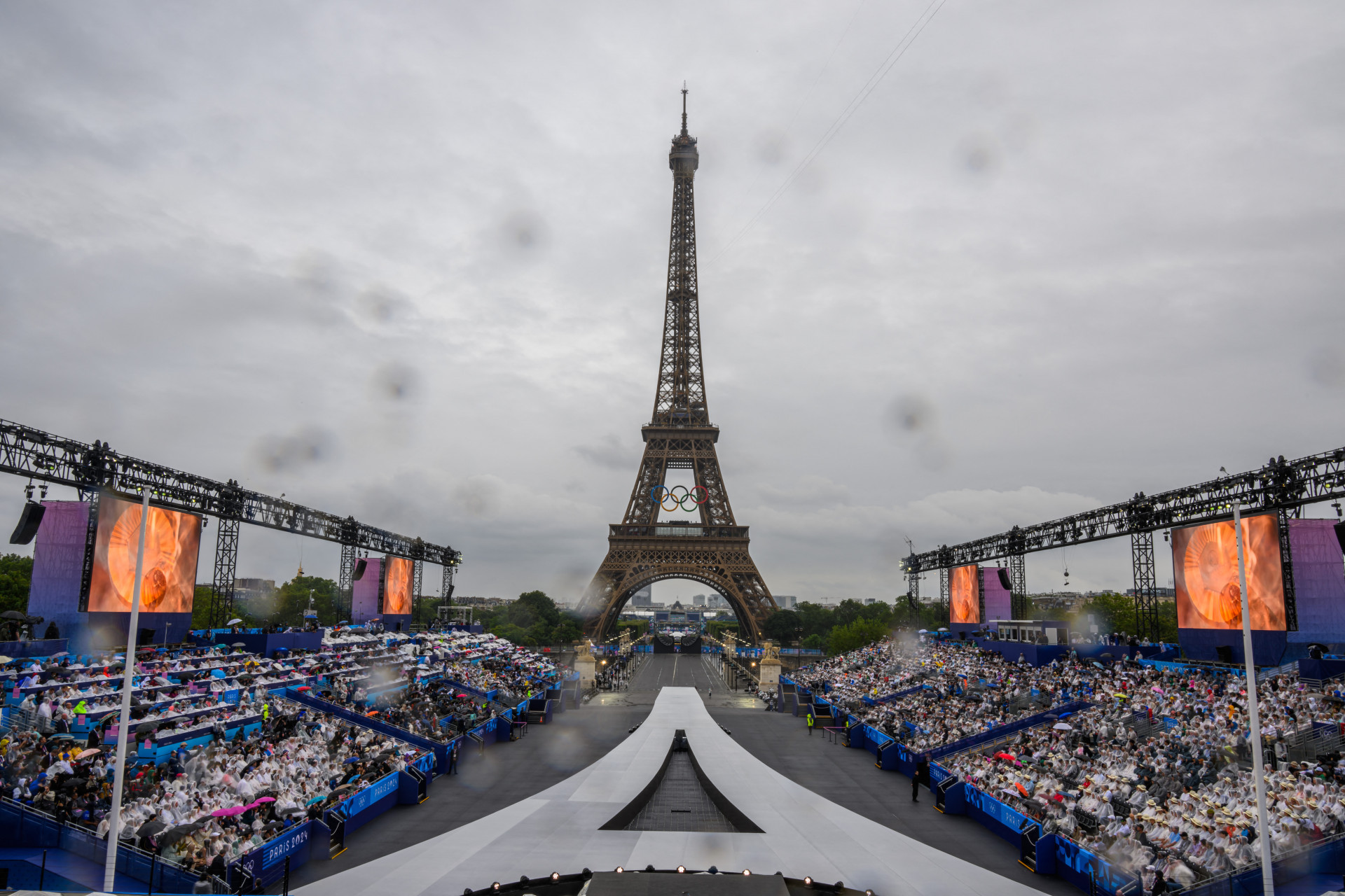 A Torre Eiffel foi uma das estrelas da arquitetura francesa na cerim&ocirc;nia de abertura dos Jogos Ol&iacute;mpicos de Paris 2024 - AFP
