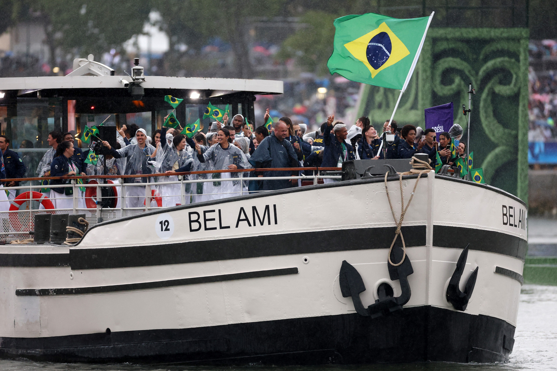 Delegação brasileira na cerimônia de abertura de Paris 2024 - Steph Chambers / POOL / AFP