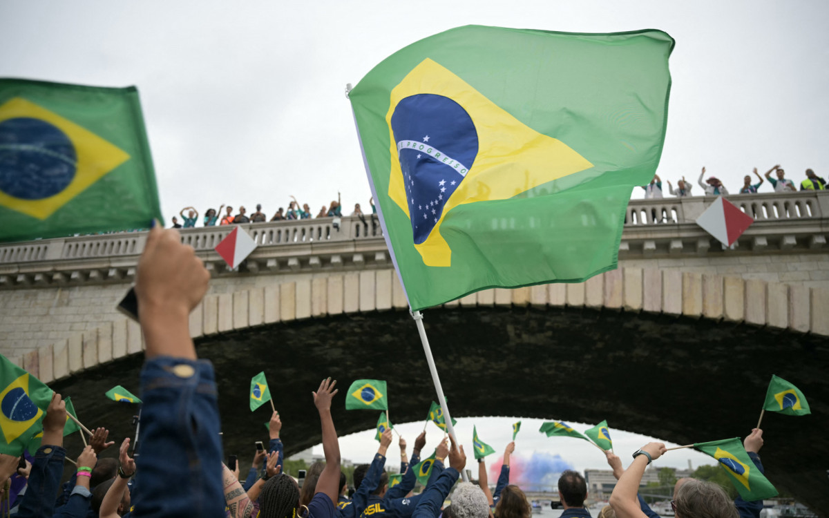 Delegação do Brasil na cerimônia de abertura dos Jogos Olímpicos de Paris 2024, no Rio Sena