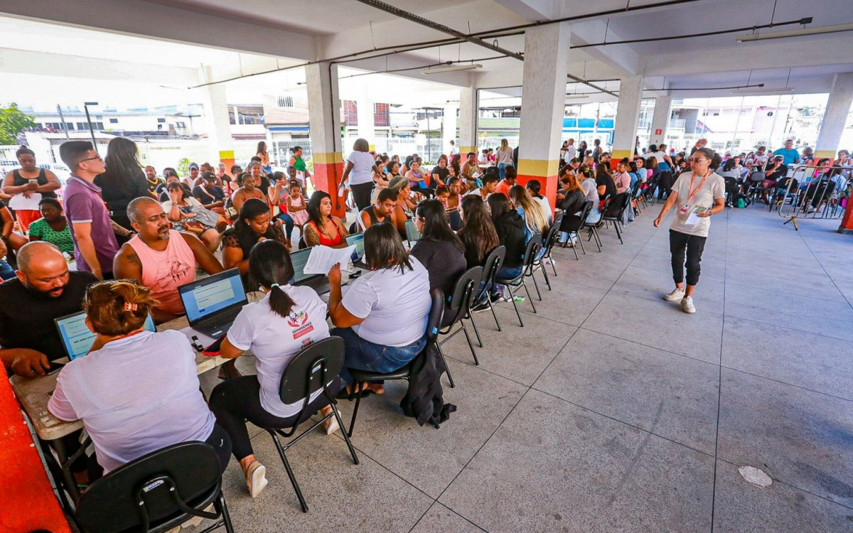 O atendimento aos beneficiários do Cartão Recomeçar está sendo feito foi feito na Estação da Cidadania