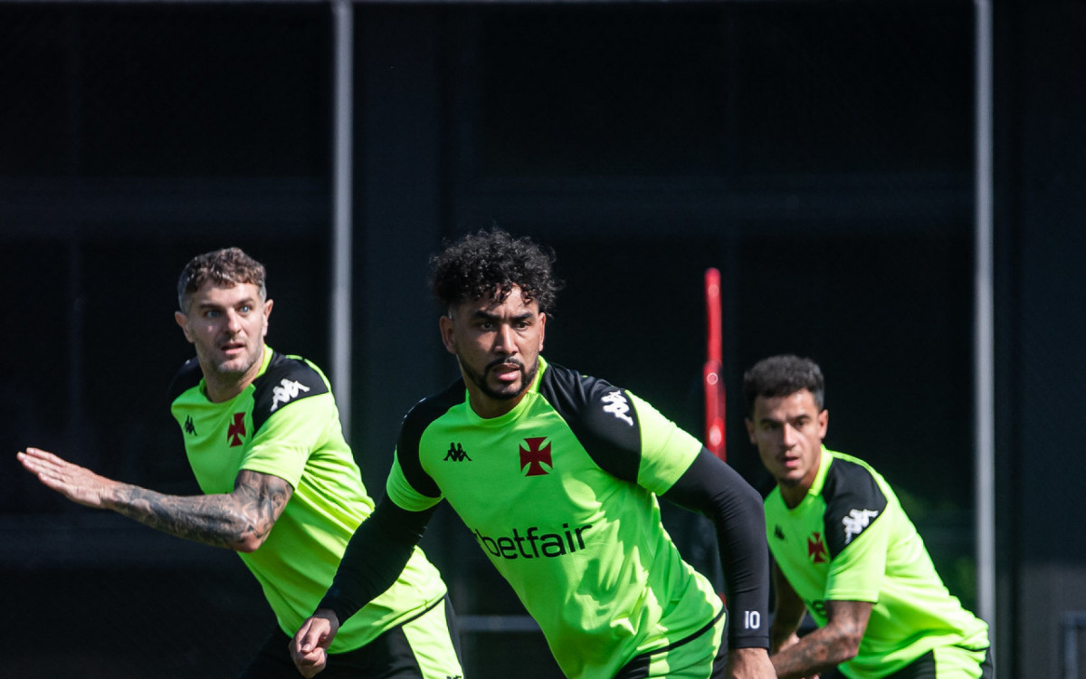 Vegetti, Payet e Coutinho em treino do Vasco