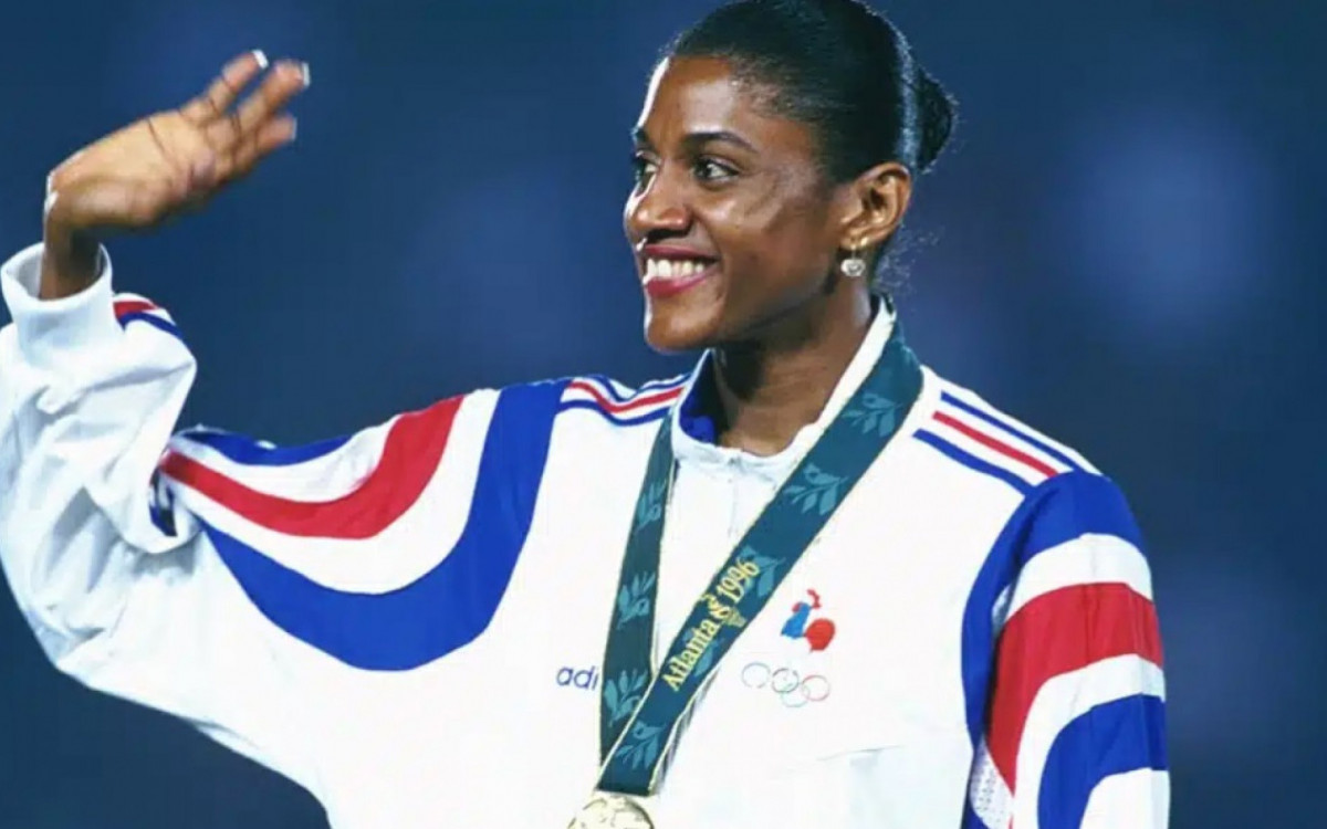 Marie-José Pérec é um dos maiores nomes da história do atletismo francês. A velocista conquistou três ouros olímpicos, em Barcelona 1992 e Atlanta 1996, e é uma das grandes apostas para acender a pira em Paris