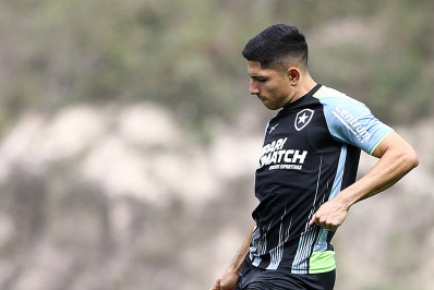 Sequência de jogos decisivos preocupa Botafogo na temporada: 'Desgaste muito forte'