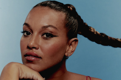 Revelação em 'Família é Tudo', Aisha Moura concilia carreira e trabalho com refugiados