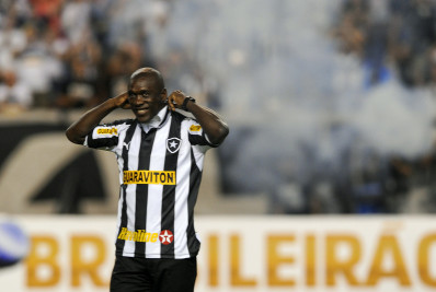 Seedorf critica Vini Jr e reprova comemoração de jogadores do Real Madrid