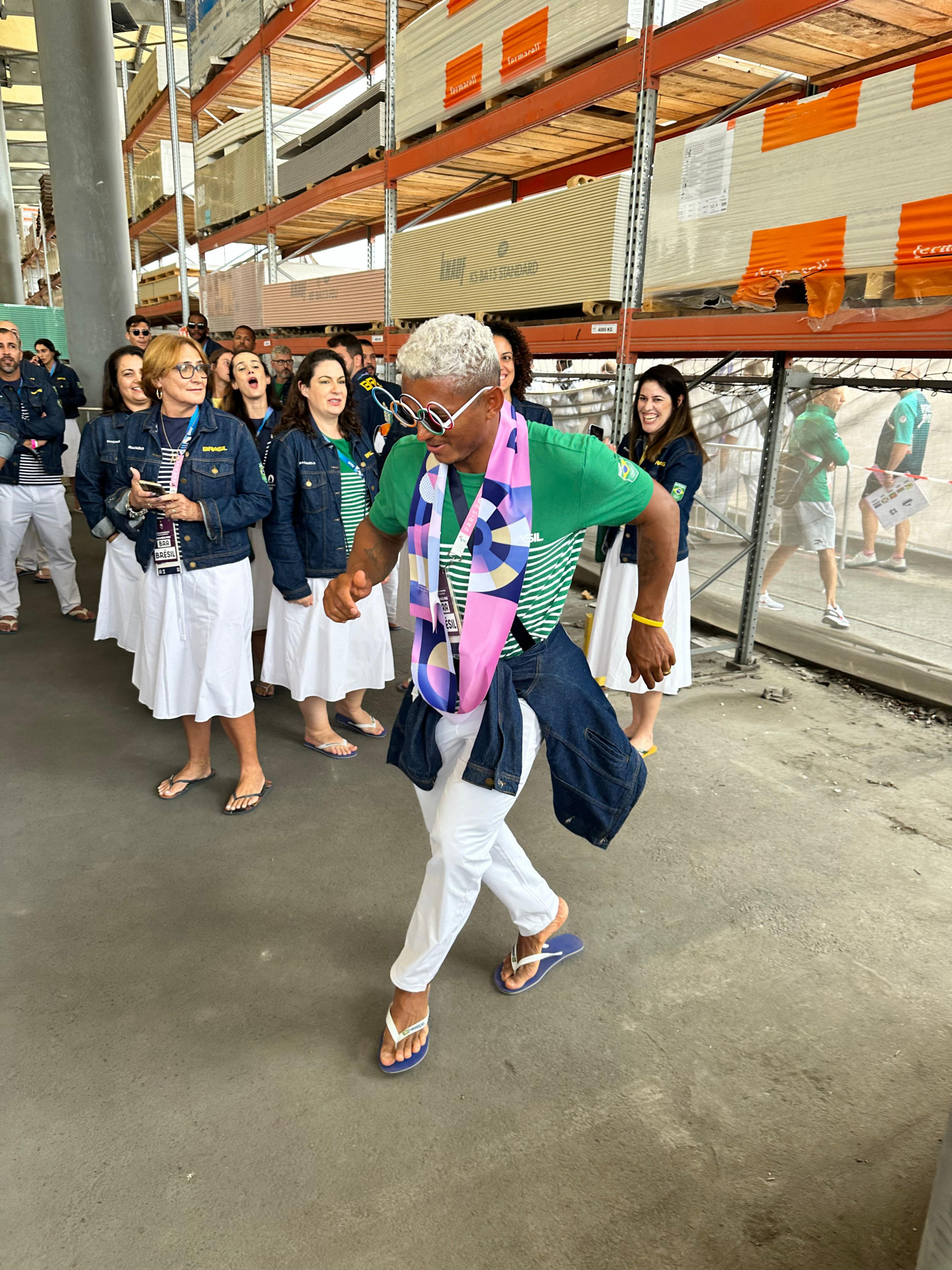 Isaquias Queiroz é só alegria na expectativa pela abertura - Divulgação/COB