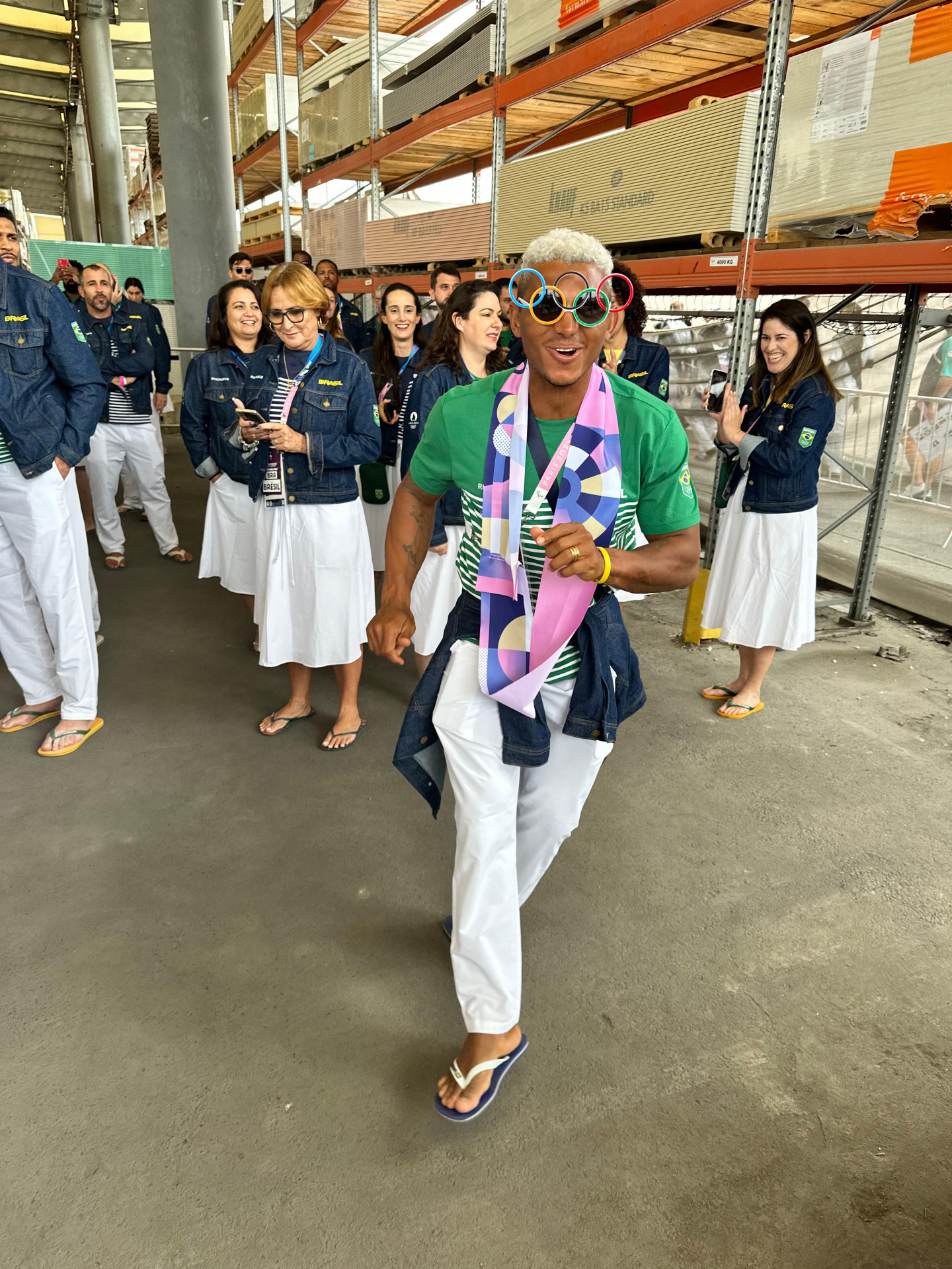 Isaquias Queiroz é só alegria na expectativa pela abertura - Divulgação/COB