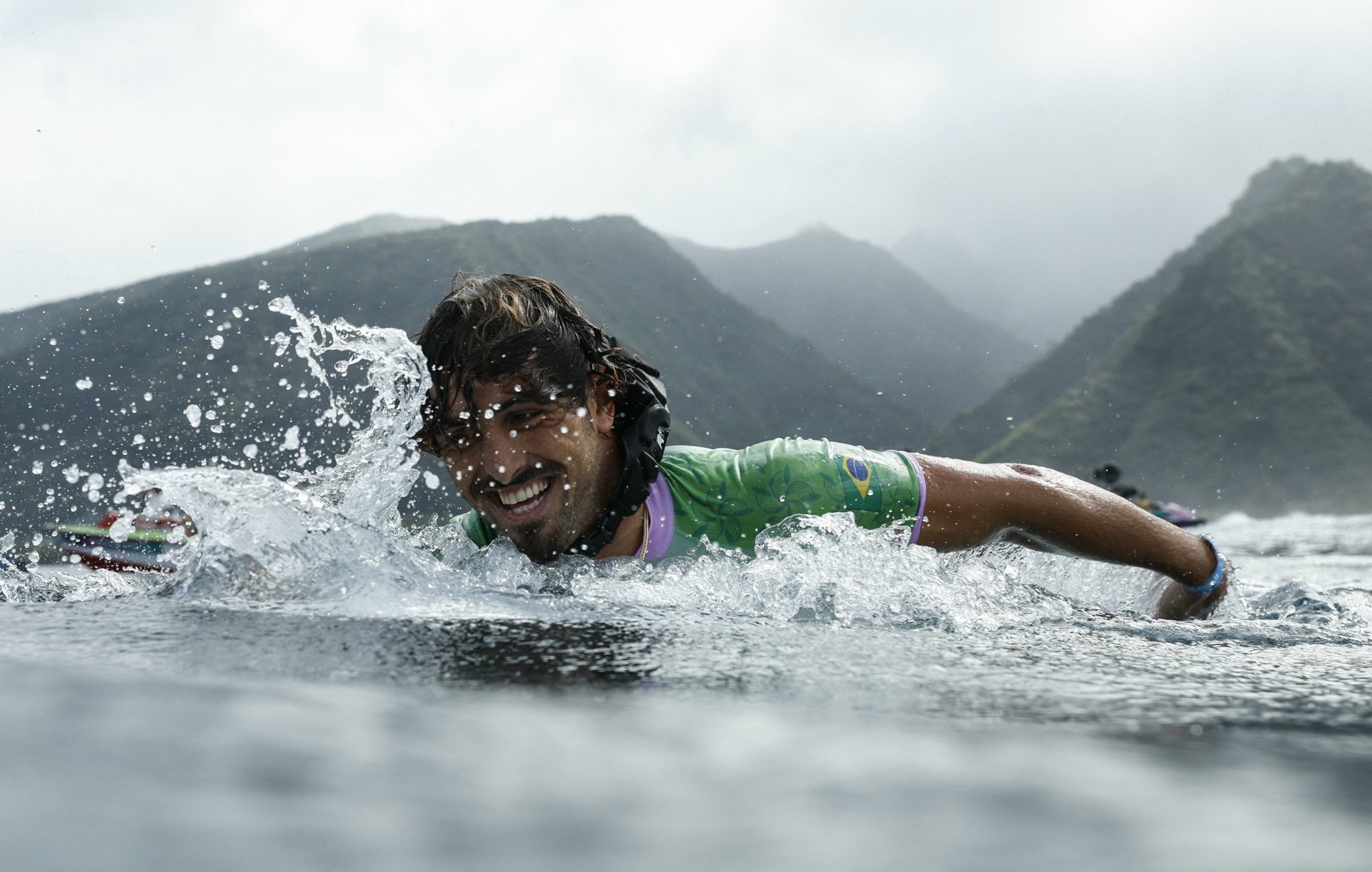 João Chianca, o Chumbinho, está nas oitavas de final do surfe nos Jogos de Paris - Ben Thouard / POOL / AFP