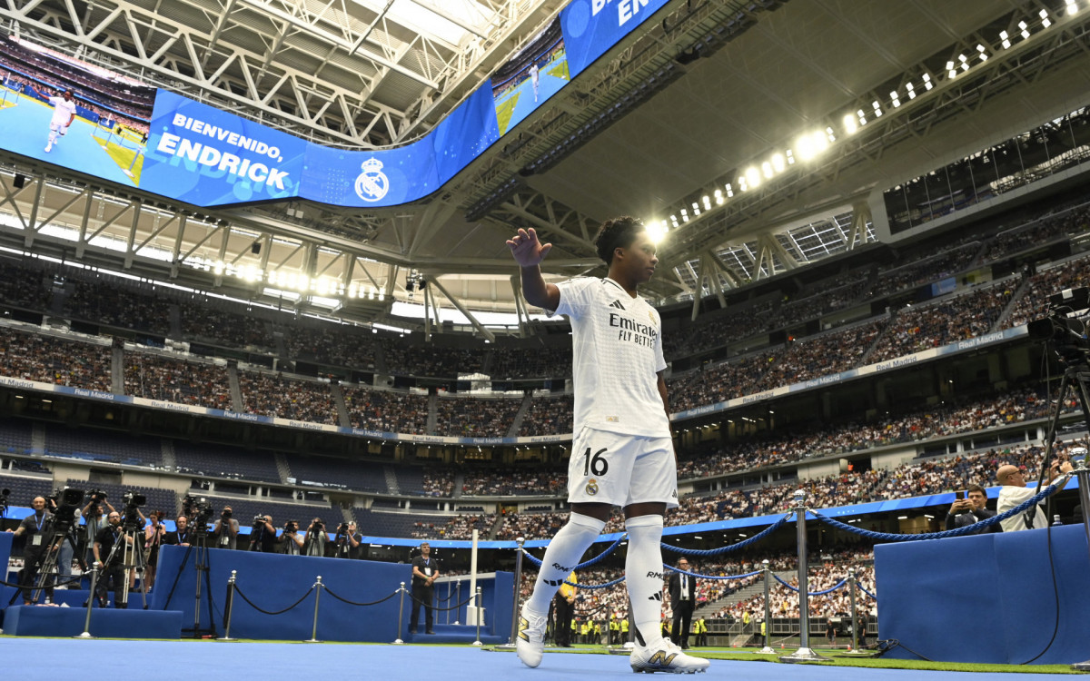Endrick foi apresentado no Santiago Bernabéu