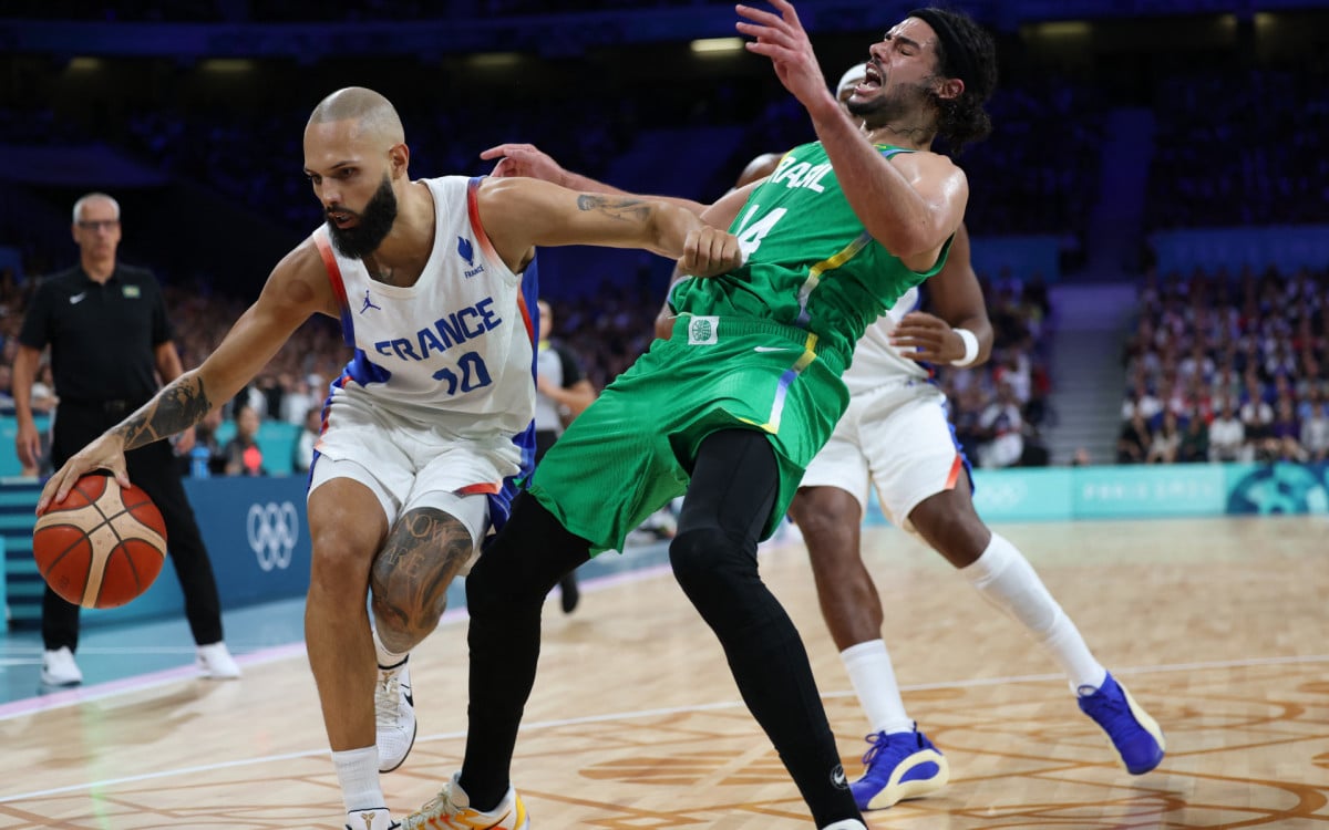 Brasil perdeu para a Fran&ccedil;a na estreia do basquete masculino em Paris - Thomas Coex / AFP