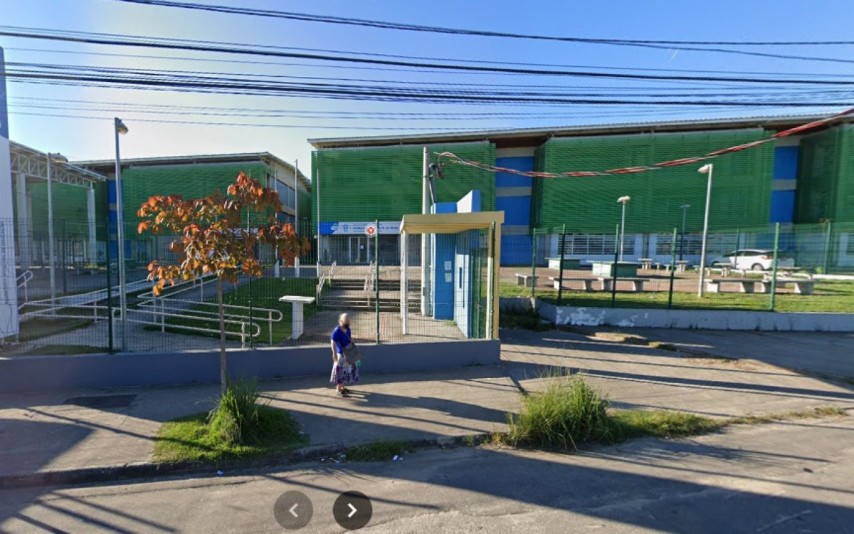 Escola Municipal Ginásio Professor Neemias Rodrigues sofre incêndio na madrugada deste sábado (27)