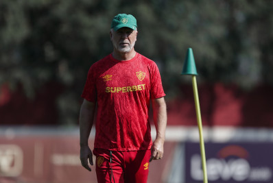 Ignácio e Antônio Carlos disputam vaga de titular no Fluminense contra o Bragantino