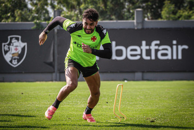 Payet destaca Rafael Paiva e Pedrinho como pilares de recuperação do Vasco em 2024