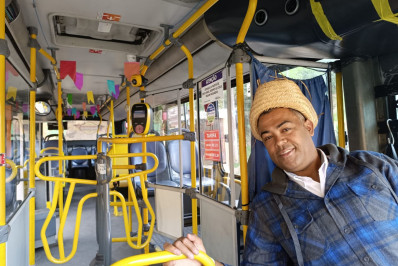 Cidade das Hortênsias anima passageiros com 