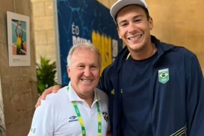 Brasileiro do vôlei de praia chora ao encontrar Zico: 'Meu nome é Arthur por sua causa'