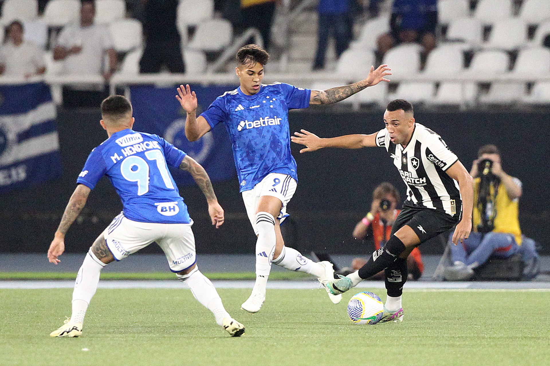 Lance do jogo entre Botafogo e Cruzeiro - V&iacute;tor Silva/Botafogo