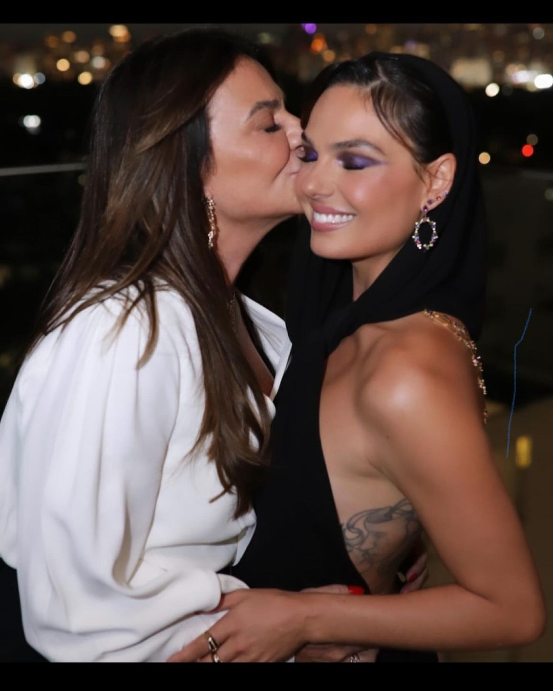 Rosalba Nable, mãe de Isis Valverde, raspa os cabelos em meio a um tratamento de câncer - Reprodução / Instagram