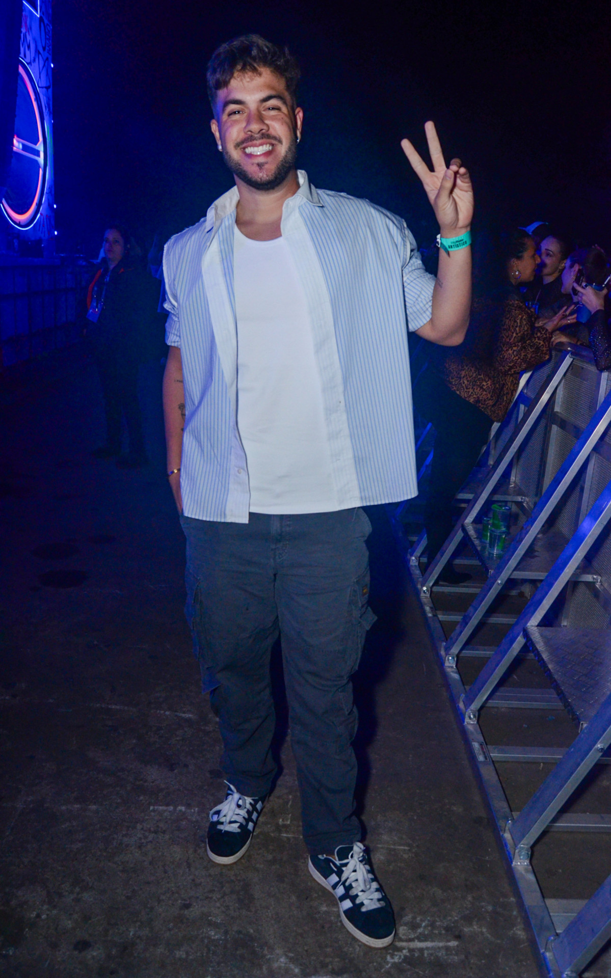 Álvaro marca presença no Baile do Dennis DJ em SP